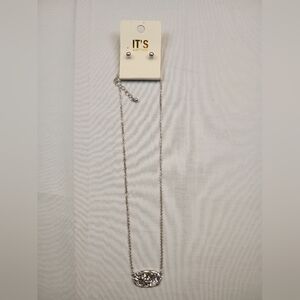 #570 Silver druzy Pendant Necklace with pearl like studs